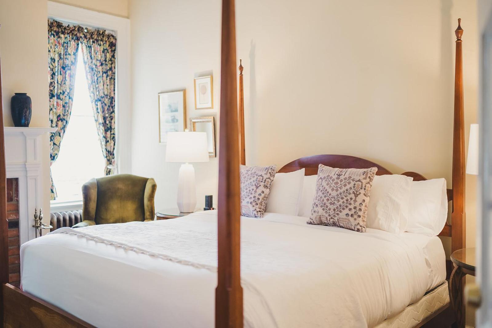 Ironclad Inn And Bourbon Room Fredericksburg Ngoại thất bức ảnh