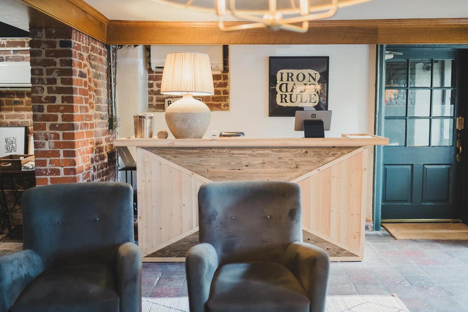 Ironclad Inn And Bourbon Room Fredericksburg Ngoại thất bức ảnh