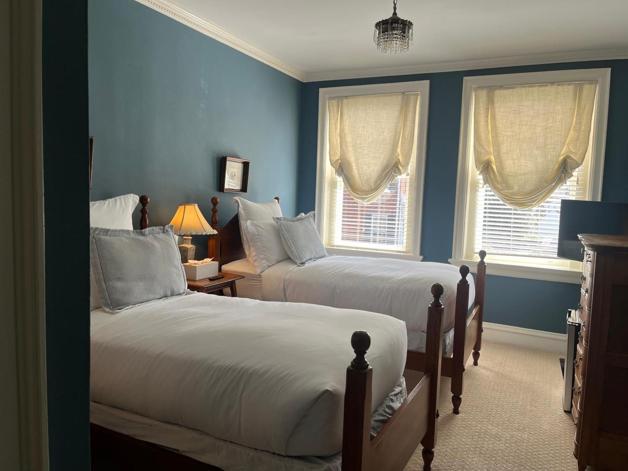 Ironclad Inn And Bourbon Room Fredericksburg Ngoại thất bức ảnh