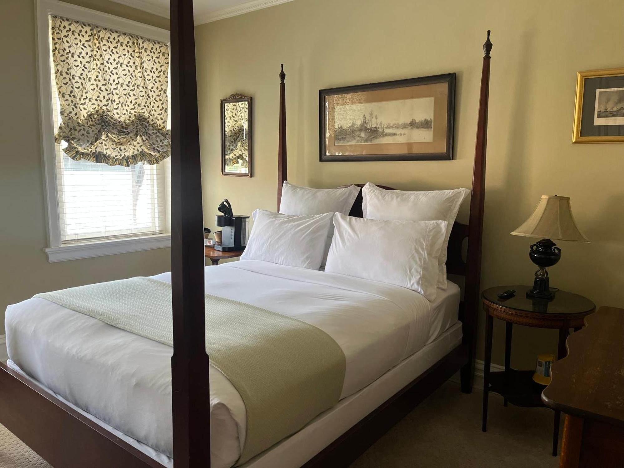 Ironclad Inn And Bourbon Room Fredericksburg Ngoại thất bức ảnh