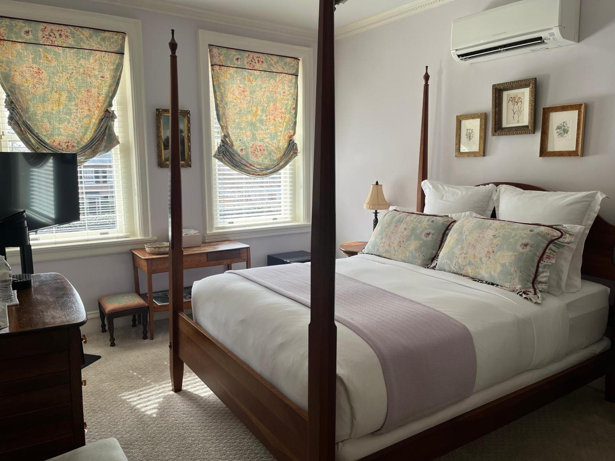 Ironclad Inn And Bourbon Room Fredericksburg Ngoại thất bức ảnh